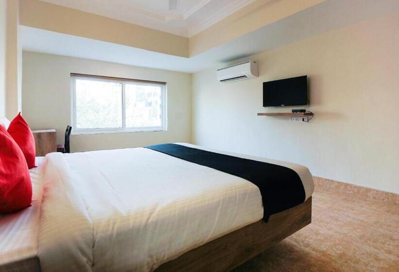 Quarto Deluxe, Capital O Sri Suprabhat Grand Near Kachiguda Railway Station