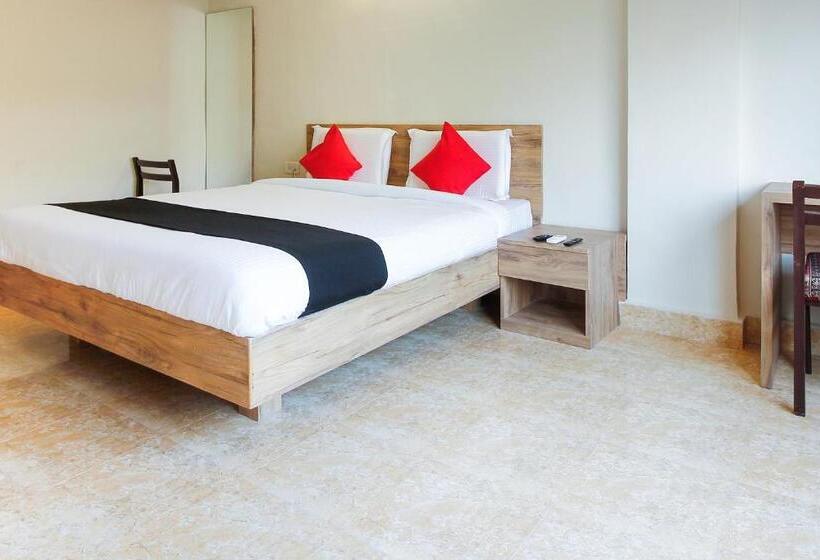 Quarto Deluxe, Capital O Sri Suprabhat Grand Near Kachiguda Railway Station