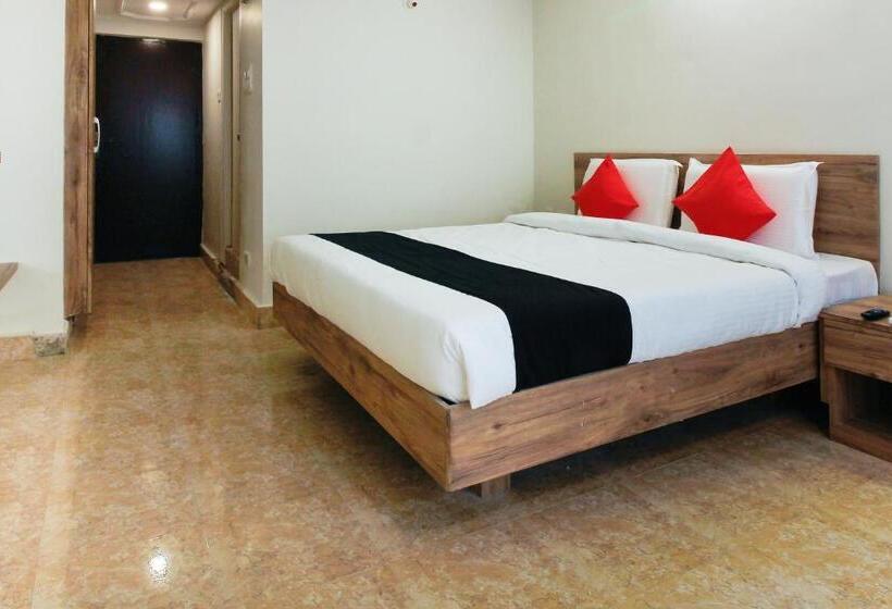 Quarto Deluxe, Capital O Sri Suprabhat Grand Near Kachiguda Railway Station
