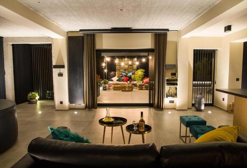 סוויטה עם בריכה, Buenas Noches