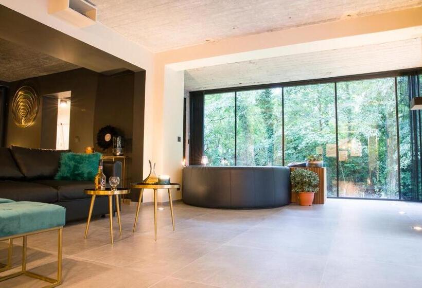 סוויטה עם בריכה, Buenas Noches