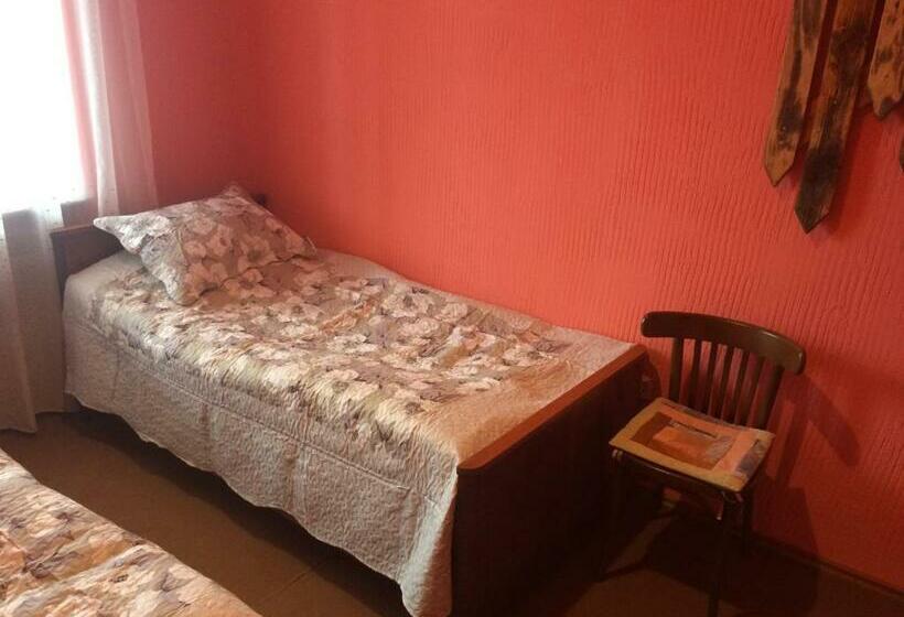 غرفة قياسية حمام مشترك, Red House Hatis