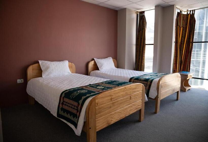 Deluxe Zimmer, Chasky