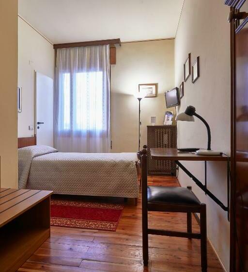 标准单人间, Albergo Europa