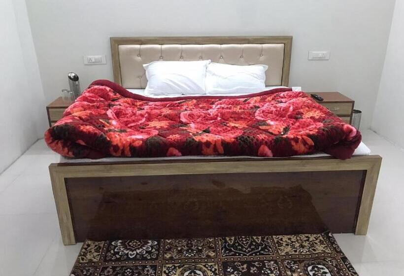 Номер Стандарт, Corridor Inn