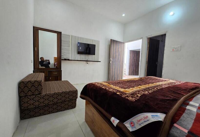 Номер Стандарт, Corridor Inn