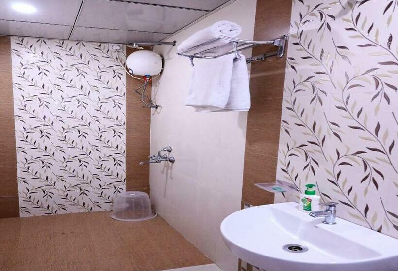 Pokój Deluxe, Daksh