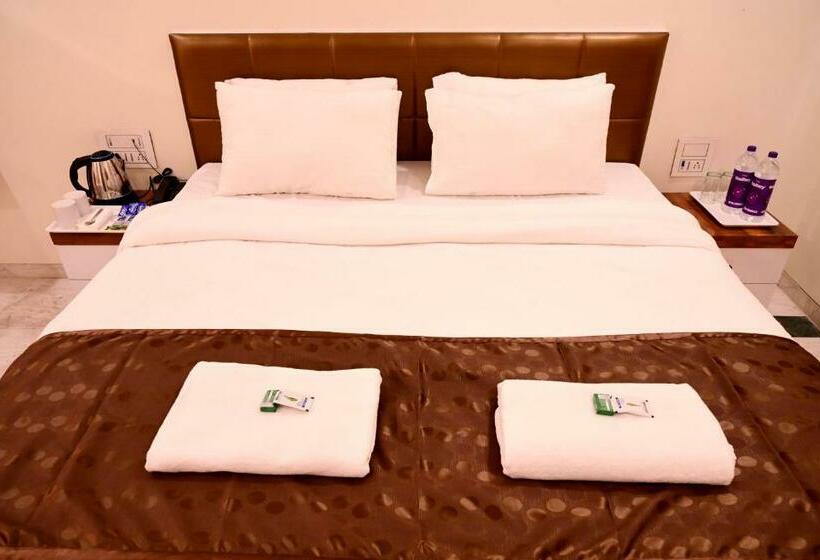 Pokój Deluxe, Daksh