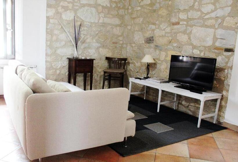 דירת שני חדרים, Podere La Castellina