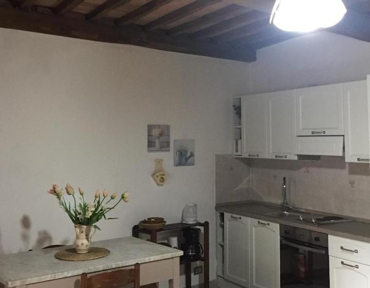 דירת חדר בקומת קרקע, Podere La Castellina