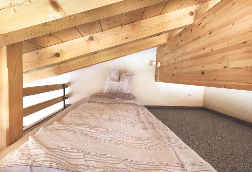 חדר סטנדרט לשלושה, Alpina