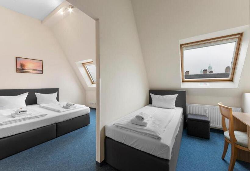 اتاق سوپریور خانوادگی, Comenius