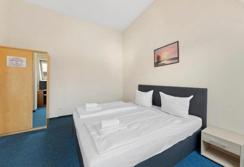 اتاق سوپریور خانوادگی, Comenius