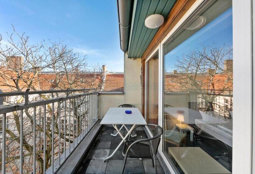 اتاق استاندارد با بالکن, Comenius