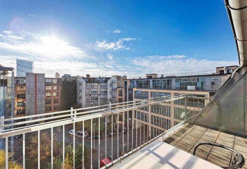 اتاق استاندارد با بالکن, Comenius