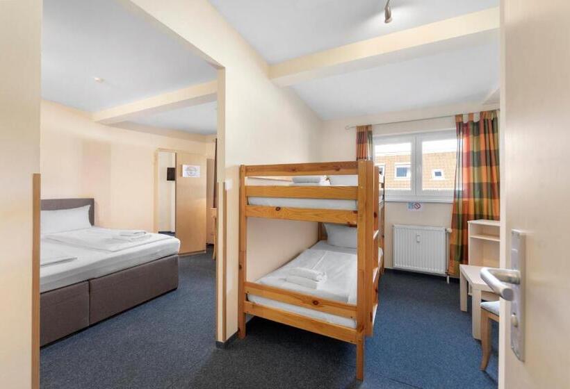 اتاق سوپریور خانوادگی, Comenius