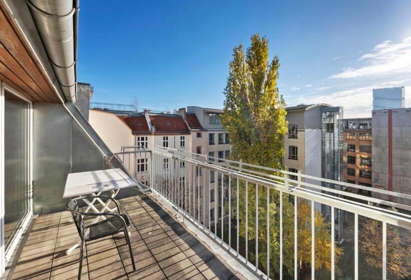 اتاق استاندارد با بالکن, Comenius