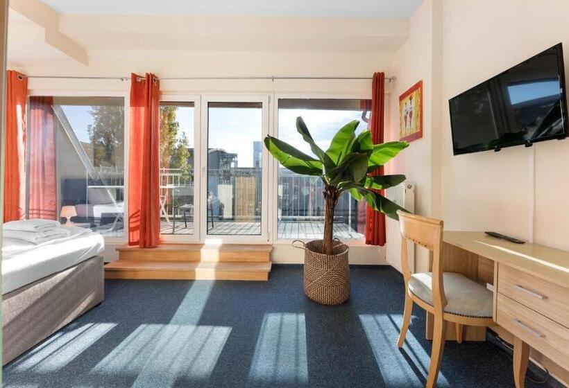 اتاق استاندارد با بالکن, Comenius