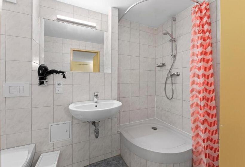 اتاق سوپریور خانوادگی, Comenius