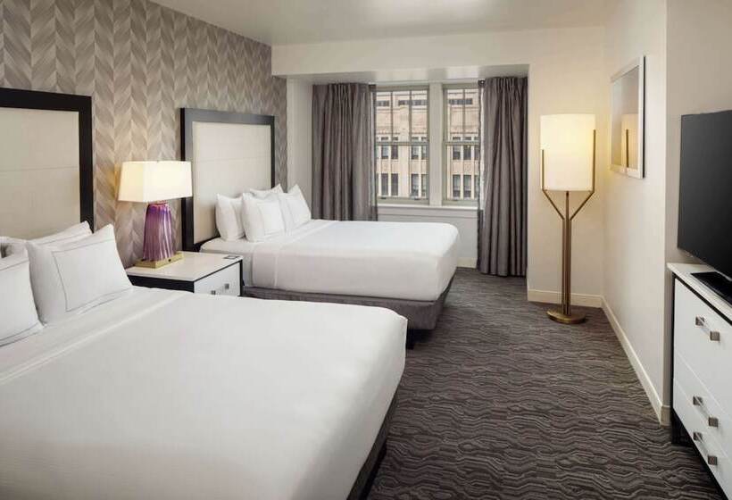 Люкс Адаптированный для Инвалидов, Doubletree Suites By Hilton Hotel Detroit Downtown Fort Shelby