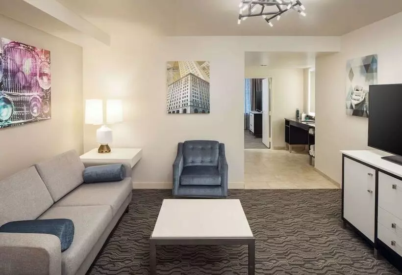 سوئیت برای معلولان, Doubletree Suites By Hilton Hotel Detroit Downtown   Fort Shelby