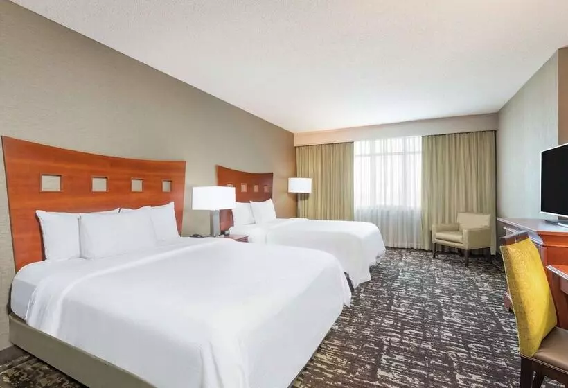 スイート, Embassy Suites By Hilton St. Louis St. Charles