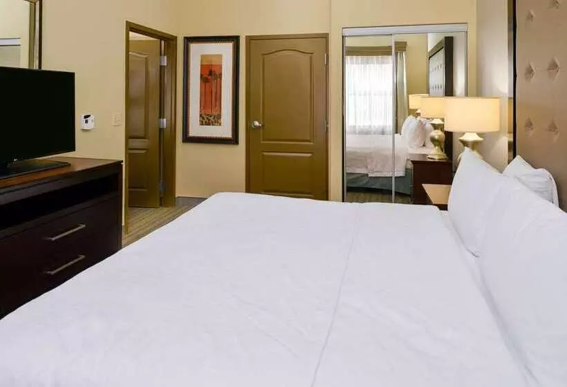 اتاق استاندارد با تخت بزرگ, Embassy Suites By Hilton St. Louis St. Charles