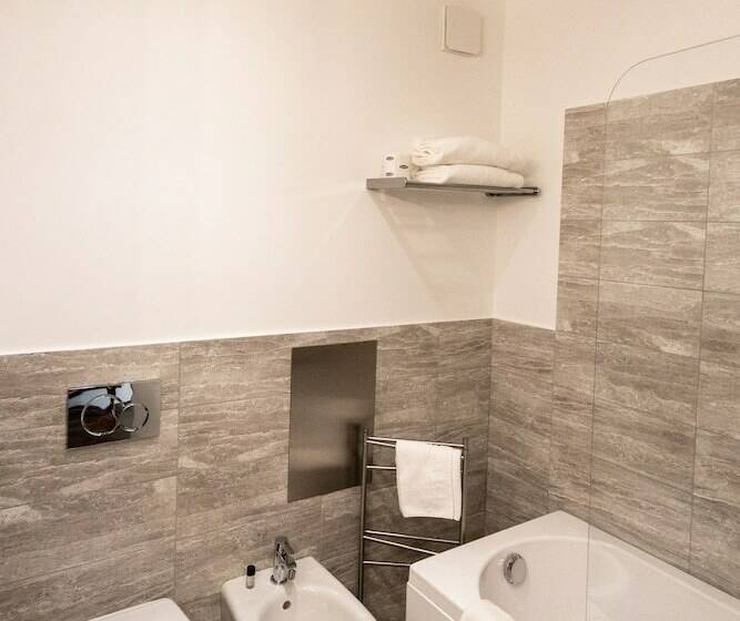 غرفة قياسية, Excelsior Palace