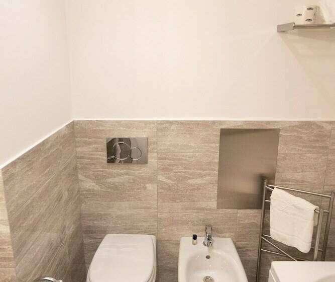 غرفة قياسية فردية, Excelsior Palace