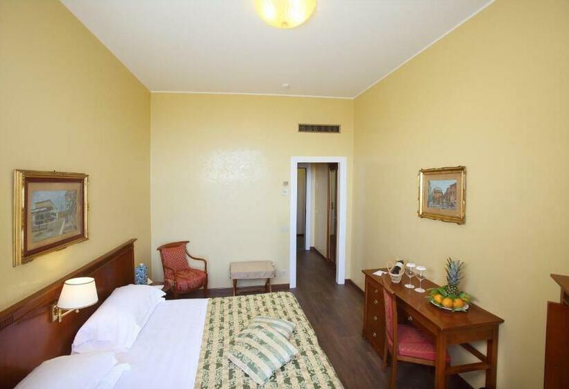 غرفة ديلوكس مطلّة علي البحر, Excelsior Palace