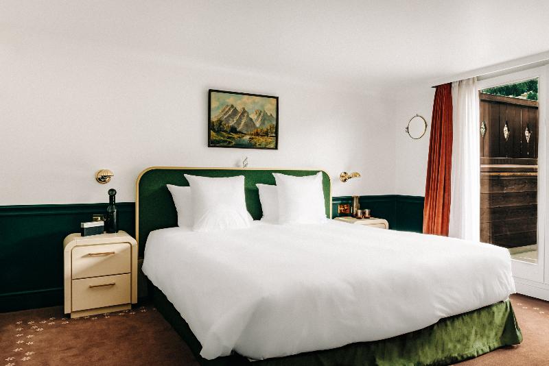 جناح جونيور مزوَّد بتراس, Experimental Chalet