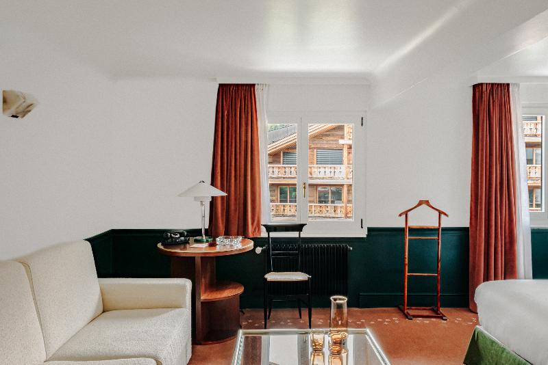 جناح جونيور, Experimental Chalet