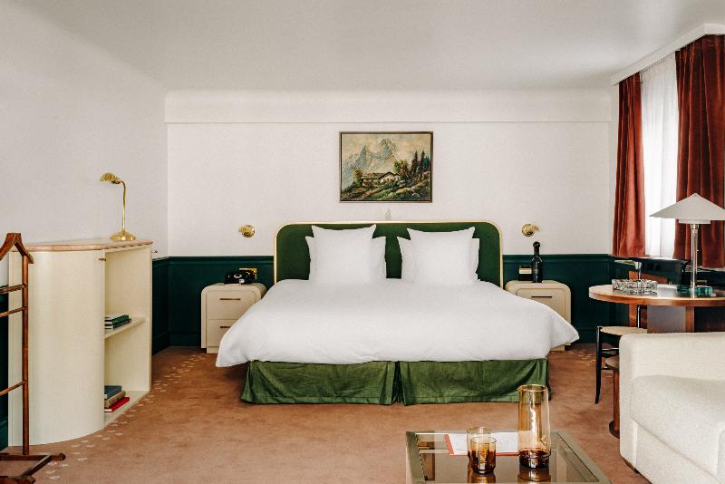 جناح جونيور, Experimental Chalet