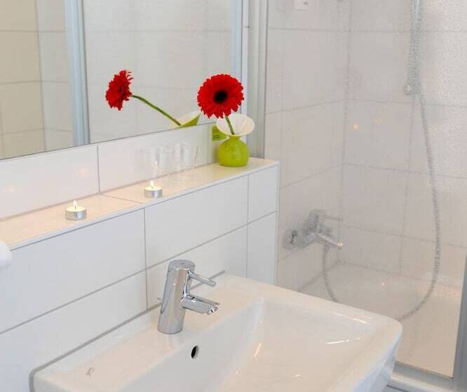 اتاق استاندارد, H+ Hotel 4youth