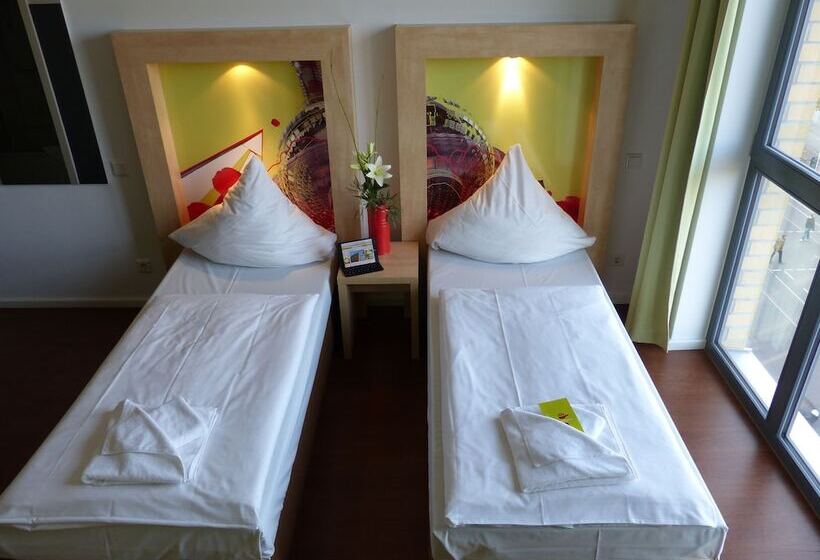 اتاق استاندارد, H+ Hotel 4youth