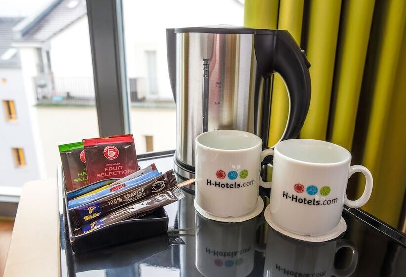 اتاق راحتی سه تخته, H+ Hotel 4youth