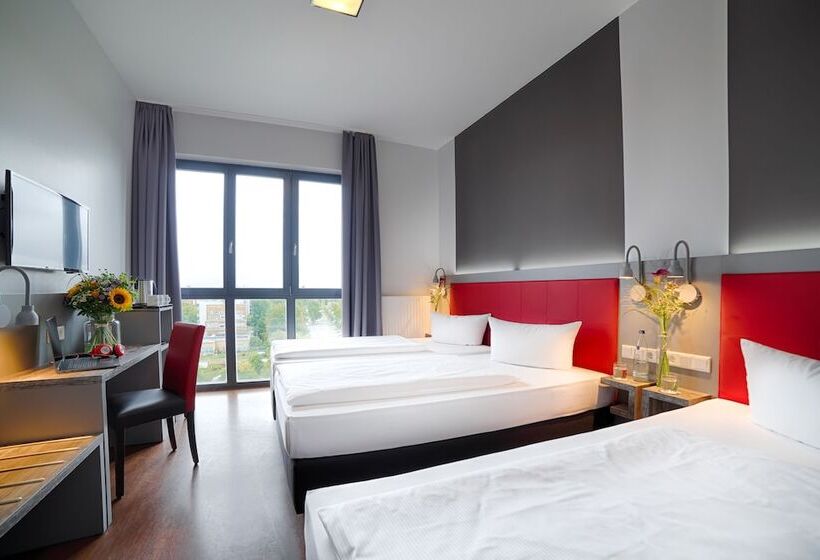 اتاق راحتی سه تخته, H+ Hotel 4youth