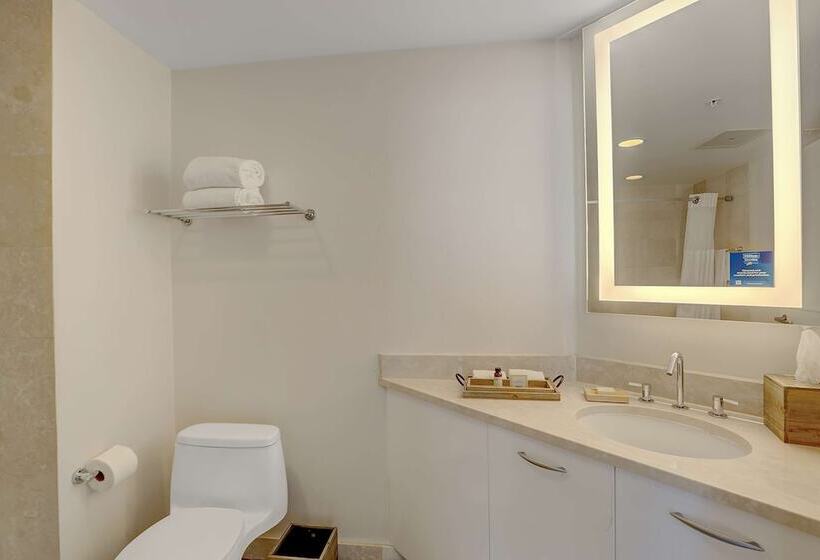 장애인을 위한 더블 침대 스탠다드 룸, Beach House Fort Lauderdale, a Hilton Resort