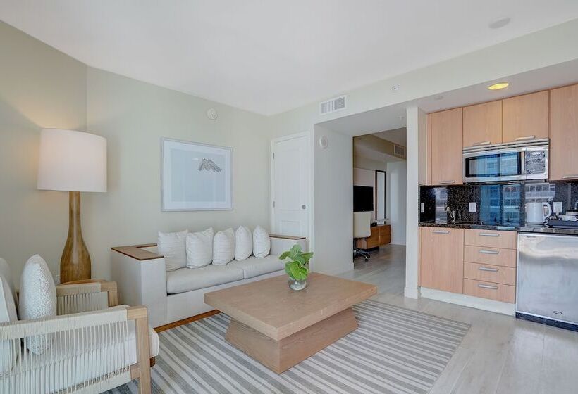 适合残疾人士使用的带双人床的标准间, Beach House Fort Lauderdale, a Hilton Resort