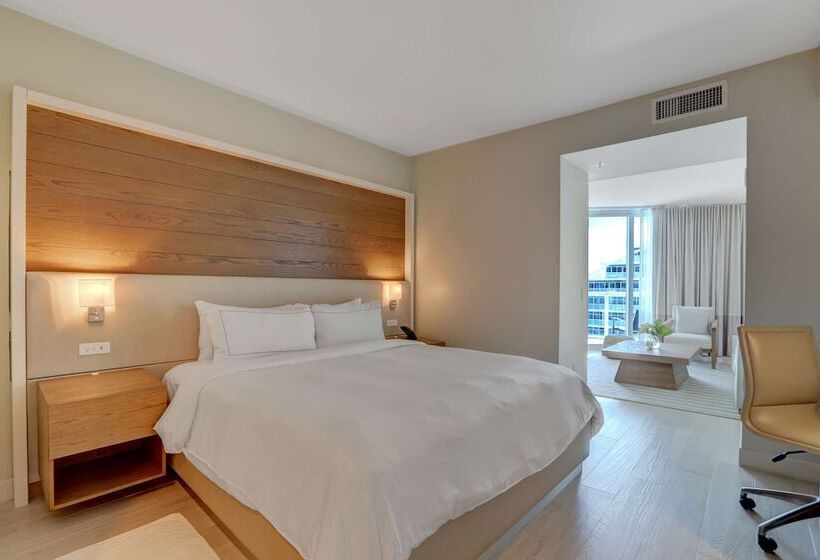 适合残疾人士使用的带双人床的标准间, Beach House Fort Lauderdale, a Hilton Resort