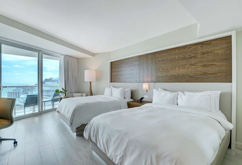 带2个双人床的标准工作室, Beach House Fort Lauderdale, a Hilton Resort