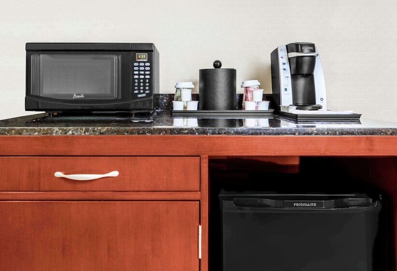 Номер Стандарт 2 Двуспальные Кровати, Hilton Garden Inn Independence