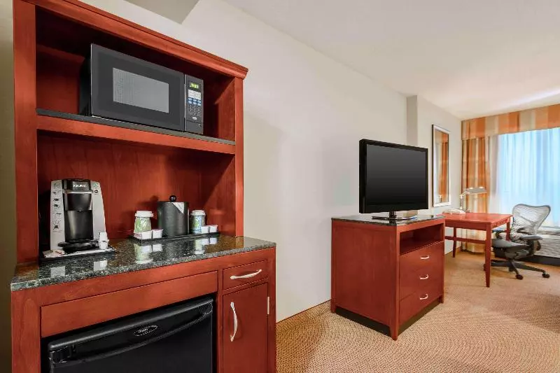 キングサイズベッドのスタンダードルーム, Hilton Garden Inn Independence