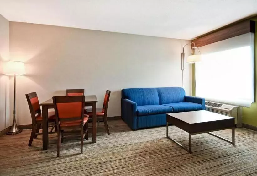 キングサイズベッドのスイートルーム, Holiday Inn Express Newport North   Middletown, An Ihg