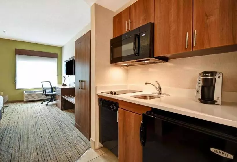 キングサイズベッドのスーペリアルーム, Holiday Inn Express Newport North   Middletown, An Ihg