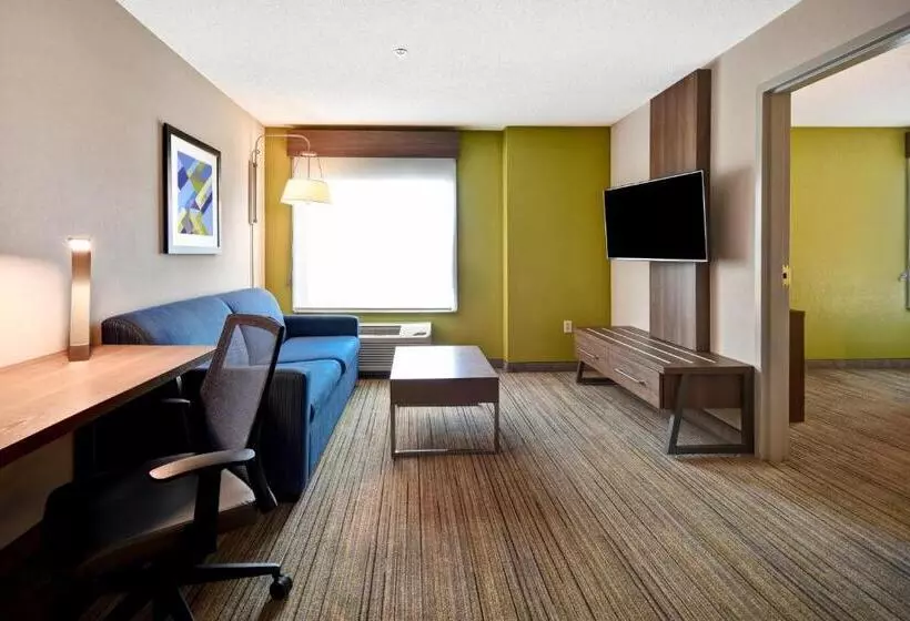 身障者適用スイートルーム, Holiday Inn Express Newport North   Middletown, An Ihg