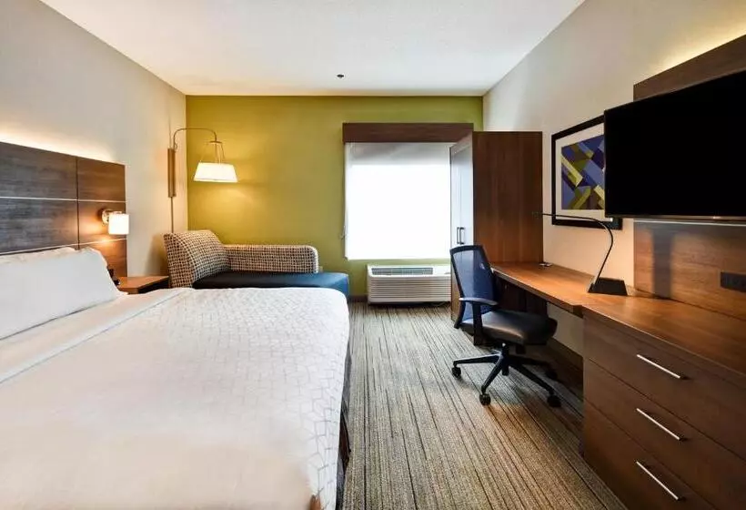 身障者適用キングサイズベッドルーム, Holiday Inn Express Newport North   Middletown, An Ihg