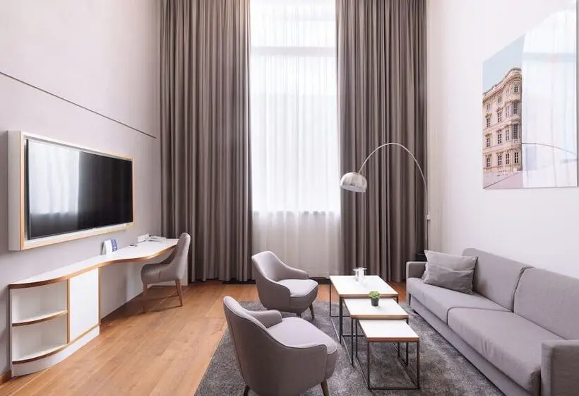 سوییت لوکس, MOA Berlin
