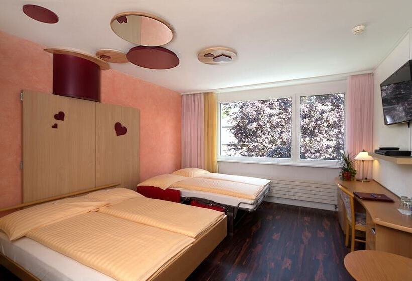 חדר משפחתי, Restaurant Florida