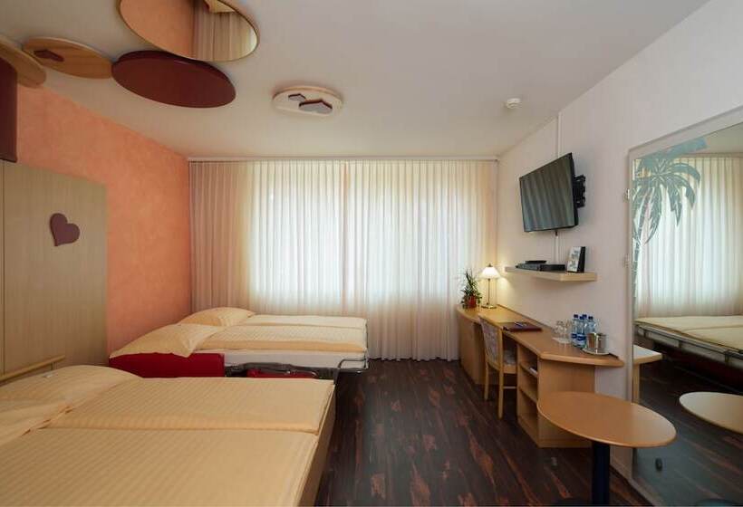 חדר משפחתי, Restaurant Florida